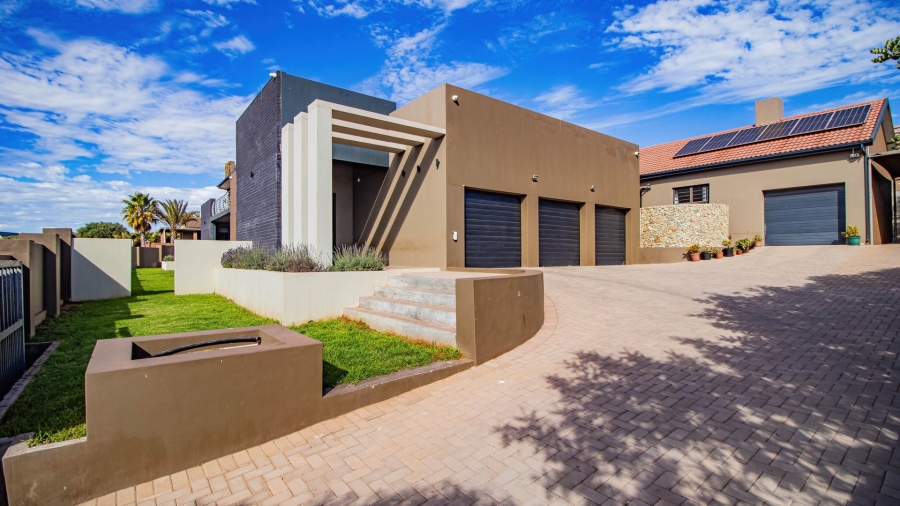 6 Bedroom Property for Sale in Vredenburg Western Cape